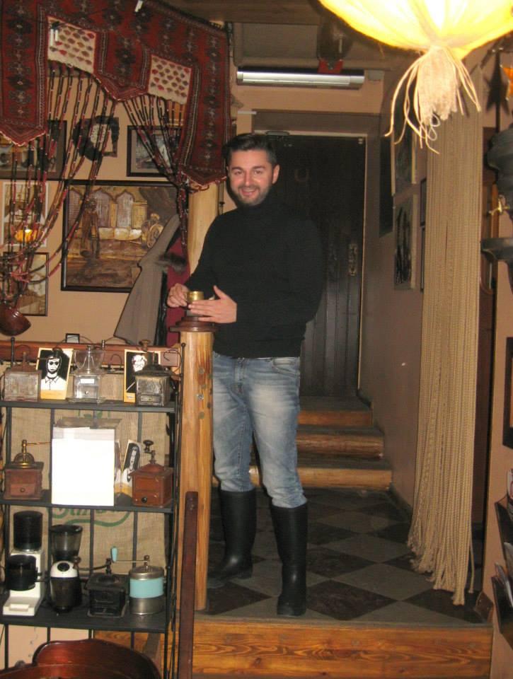Новых песнях загадывает Адриан Урсу